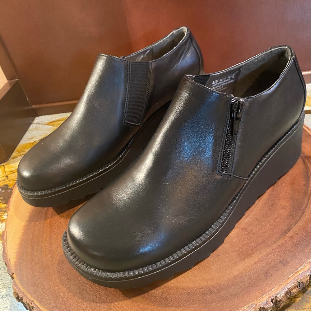 ⭐️Apostrophe ⭐️Black Leather Platform Ankle Boot/ Exterior Slant Zip/ Si…